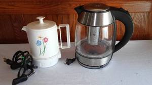 lot 286 image: Chefman Electric Tea Kettle And Poly Hot Pot.