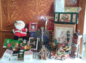 lot 292 image: Christmas Ornaments And Dcor.