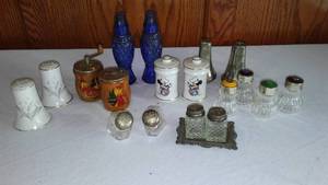 lot 300A image: Vintage SP Shaker Variety.