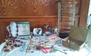 lot 305 image: Vintage Costume Jewelry.