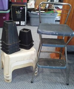 lot 312 image: Kitchen Stool, Stepstool (3). Risers (4)