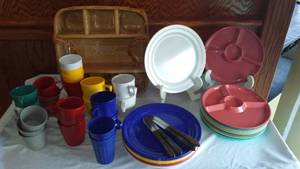 lot 318 image: Wicker Picnic And Peterboro Divided Caddy (New) And More.