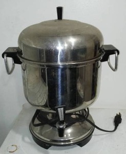 lot 357 image: Farberware 12- 36 Cup Stainless Steel Chrome Automatic Coffee Urn.