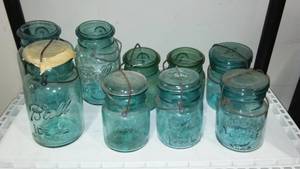 lot 366 image: Blue Ball Bail Handle Mason Jars (9).