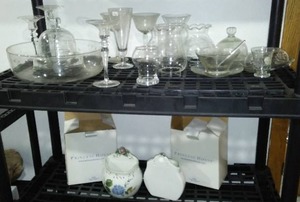 lot 377 image: Large Lot of Princess House. Hydrangea Wall Pockets, 1472 (2) NEW and More.