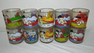 lot 381 image: McDonalds Garfield Coffee Mugs (10)