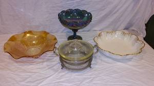 lot 957 image: Indiana Blue Carnival Glass Compote Pedestal, Merigold Glass Serving Dish and Pyrex Casserole Dish with Resting Dish.