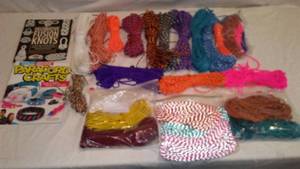 lot 390 image: Paracord With Design Books