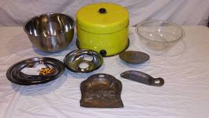 lot 973 image: Vintage 1950s Retro Kitchen Triple Bakery Cake Pie Carrier Tin Metal And More.