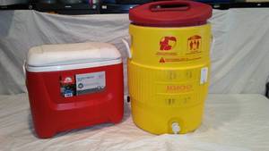 lot 989 image: Igloo 10 Gallon Water Cooler and Igloo Cooler with (5) Ice Packs.