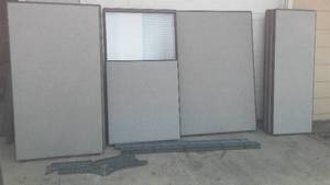 lot 481 image: Office Dividers.