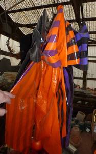 lot 251 image: Large Halloween bows, bucket of faux apples, candles, planters and a deck birdbath