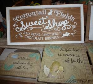 lot 252 image: Garden signs and wall hangings