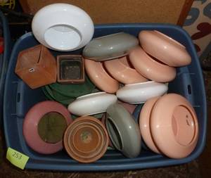 lot 253 image: Tote full of shallow planters