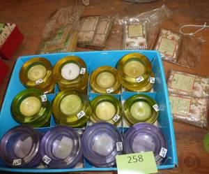 lot 258 image: Lot of candles and sachets