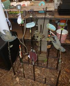 lot 272 image: Display stand with garden stake dcor