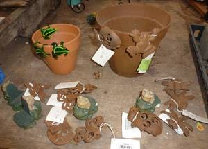 lot 279 image: Group of 3 inch pot huggers cast iron and 3 glass