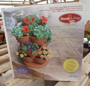lot 283 image: New Stack-A-Pots planter