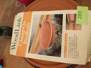 lot 289 image: Deck Clamp-on Birdbath and 4 thistle seed feeders