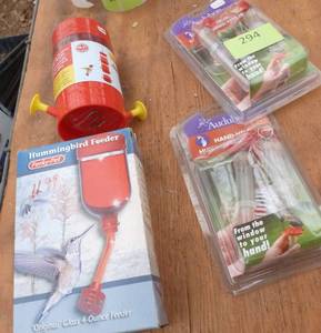 lot 294 image: 4 various hummingbird feeders