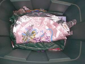 lot 297 image: Tote with probably 100 helium balloons