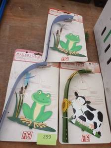 lot 299 image: 3 Mailbox decorators