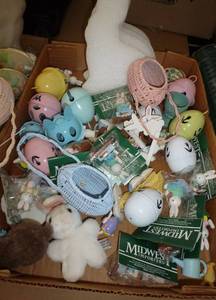lot 347 image: 4 flats full of easter dcor and small pieces for crafting