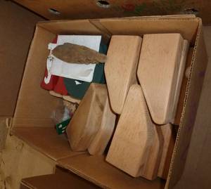 lot 362 image: 2 boxes of crafting supplies
