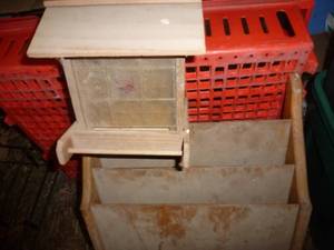 lot 364 image: Bird feeder and planter