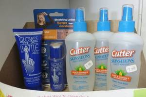 lot 49 image: 3 bottles of Cutter skinsations insect repellent, two Gloves in a bottle