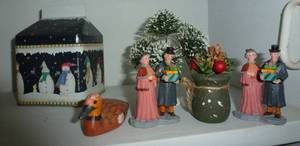 lot 68 image: Group of Christmas dcor - see all pictures