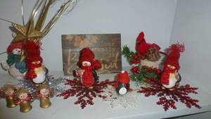 lot 75 image: Christmas dcor