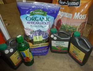 lot 87 image: Kelp, Lime, Feed, potting mix and moss for all your plants