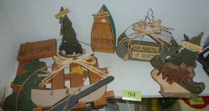 lot 94 image: Group of country-Up North theme dcor items - Moose - Canoes - Bears
