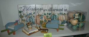lot 96 image: THREE super cute notepad holders, blessings sign that lights up and gourd dcor