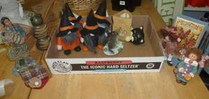 lot 139 image: Box of misc dcor including halloween gnomes