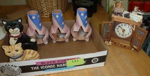 lot 141 image: Chimney candle holders, cats and a neat clock