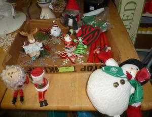 lot 150 image: Box full of christmas