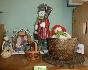 lot 151 image: Coffee cup shaped planter, photo frame and dcor