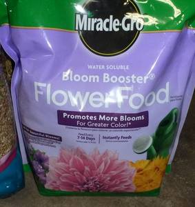 lot 201 image: Vermiculite and flower food