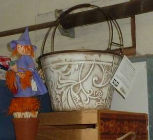 lot 208 image: Halloween dcor, wood crate and a nice metal planter