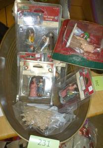 lot 231 image: Christmas people and mini items for mini trees or craft projects