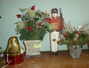 lot 400 image: Christmas dcor planters and bell ornaments