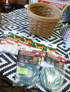 lot 423 image: Wicker basket, lots of plant labels and garden tape
