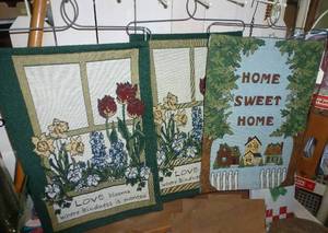 lot 477 image: 3 fabric hangings, 1 christmas wood sign, 2 floor mats