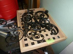 lot 496 image: 3 Halloween themed plant stands