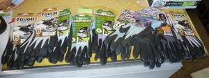 lot 508 image: Ten pair of womens size small garden gloves