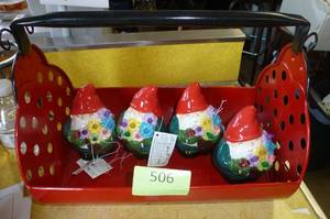lot 506 image: Ladybug planter and 4 light up elves