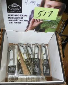 lot 517 image: 8 mini pruner scissors