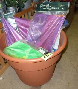 lot 532 image: Large planter and 5 garden sails